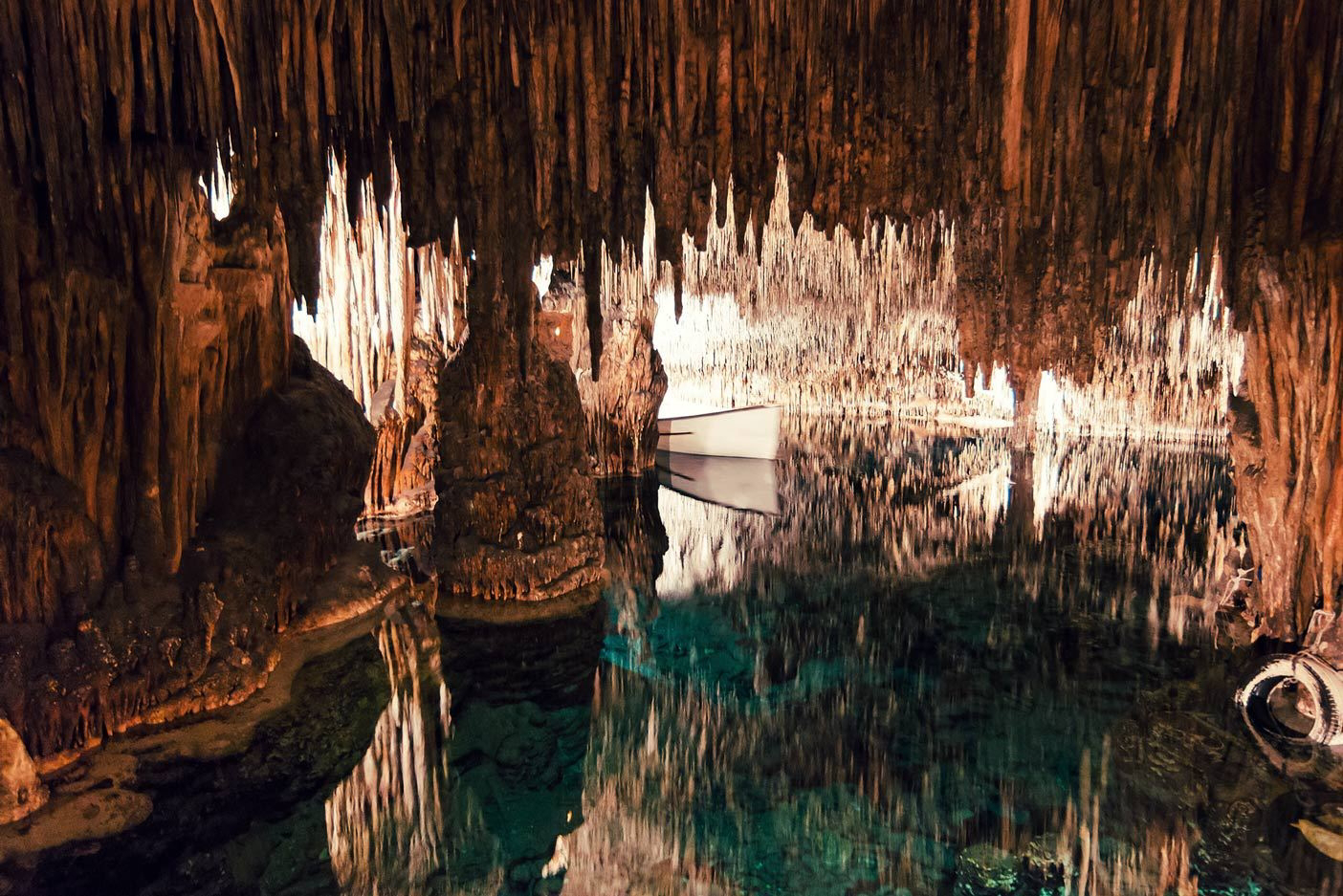 pin-and-travel-cueva-del-drach-mallorca@2x