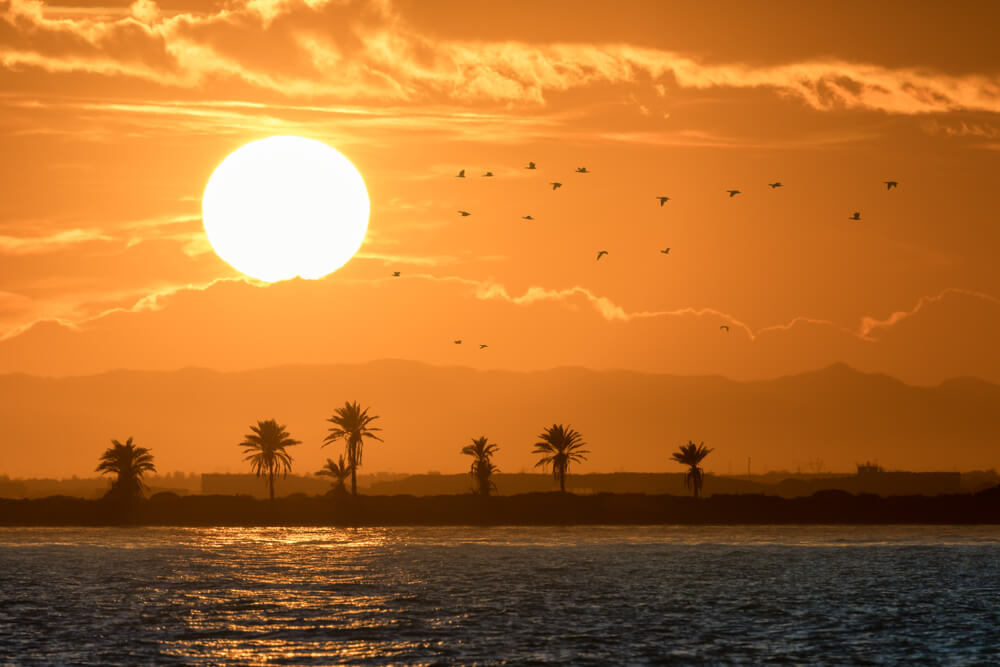 playa de la manga al atardecer