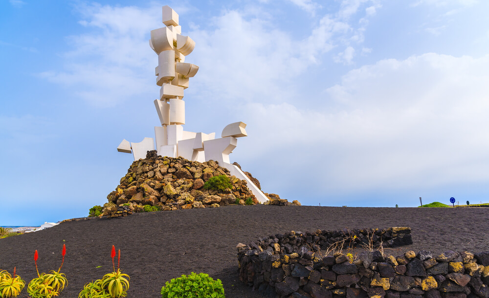 rutas en bici por lanzarote monumento al campesino