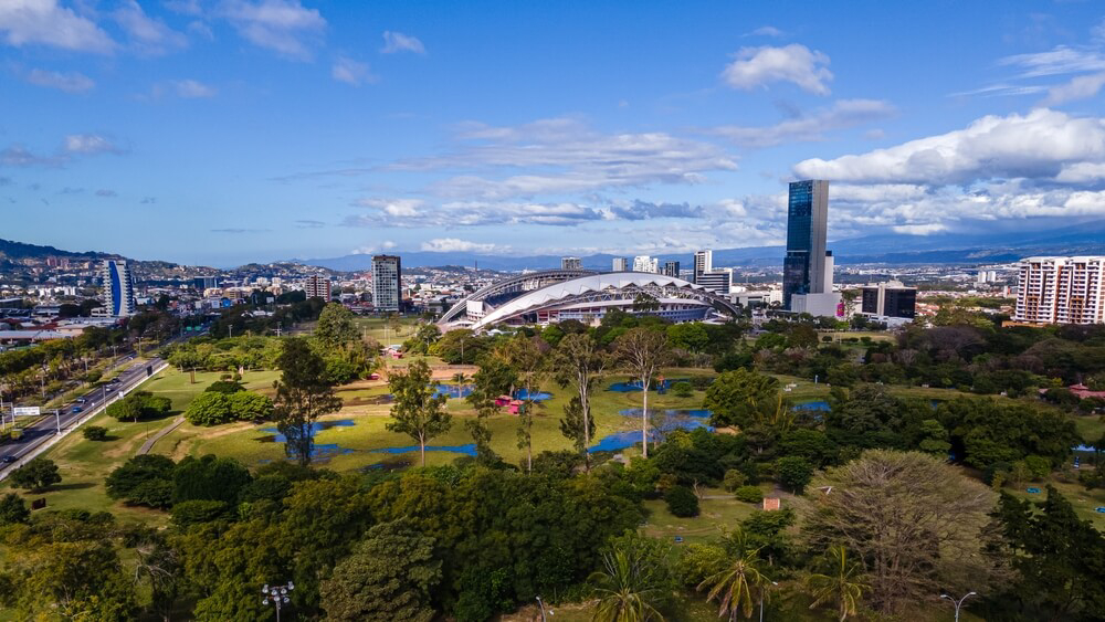 Panoramablick über den Park La Sabana in San José, Costa Rica.