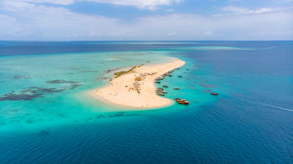 Sansibar Sehenswürdigkeiten: die kleine Insel Nakupenda aus der Vogelperspektive.