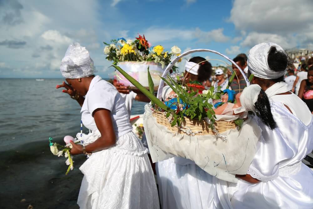 Kult an die Orishas: Frauen in weißen Kleidern.