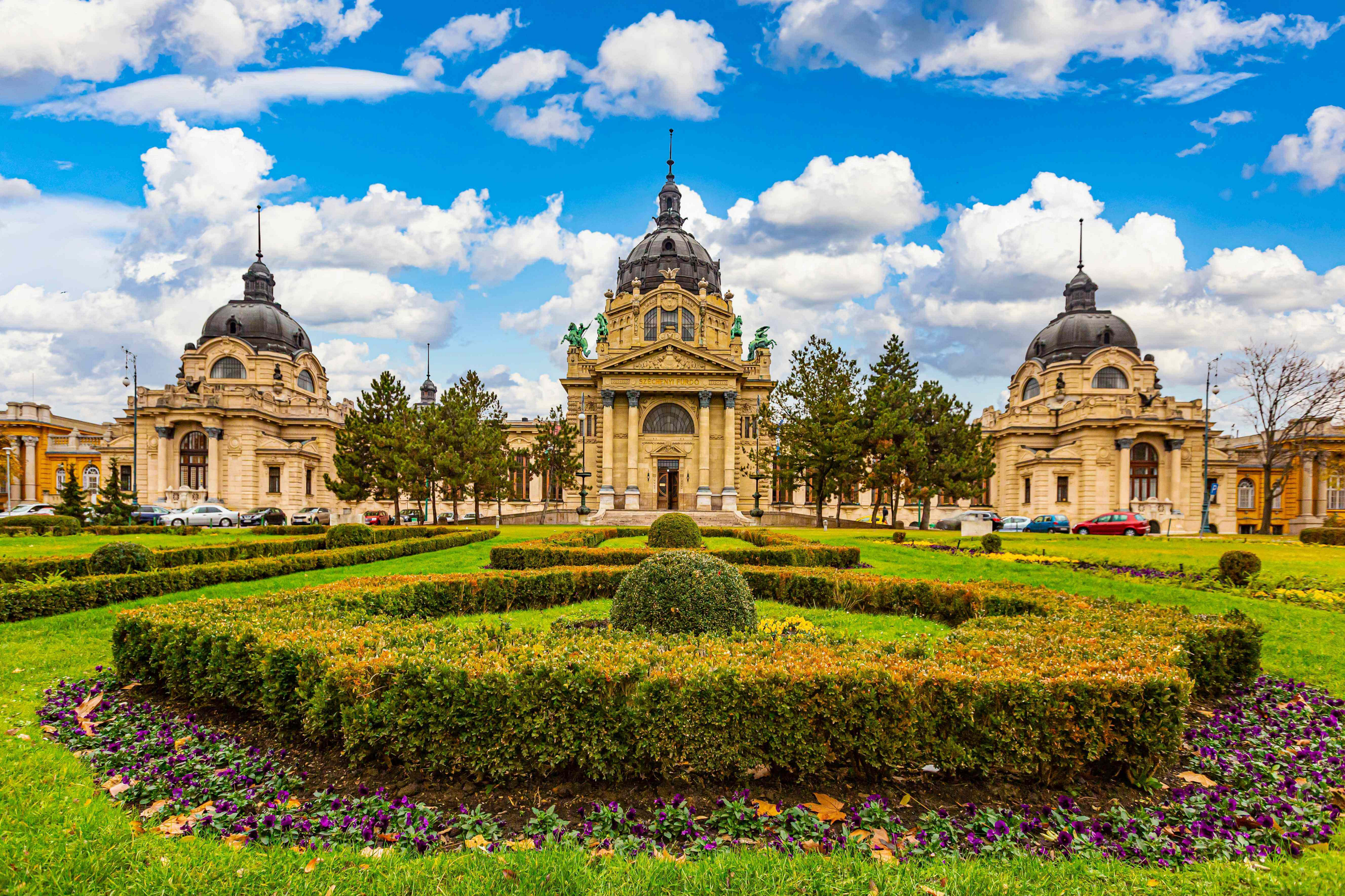 Széchenyi-Bad im Stadtwäldchen in Budapest.