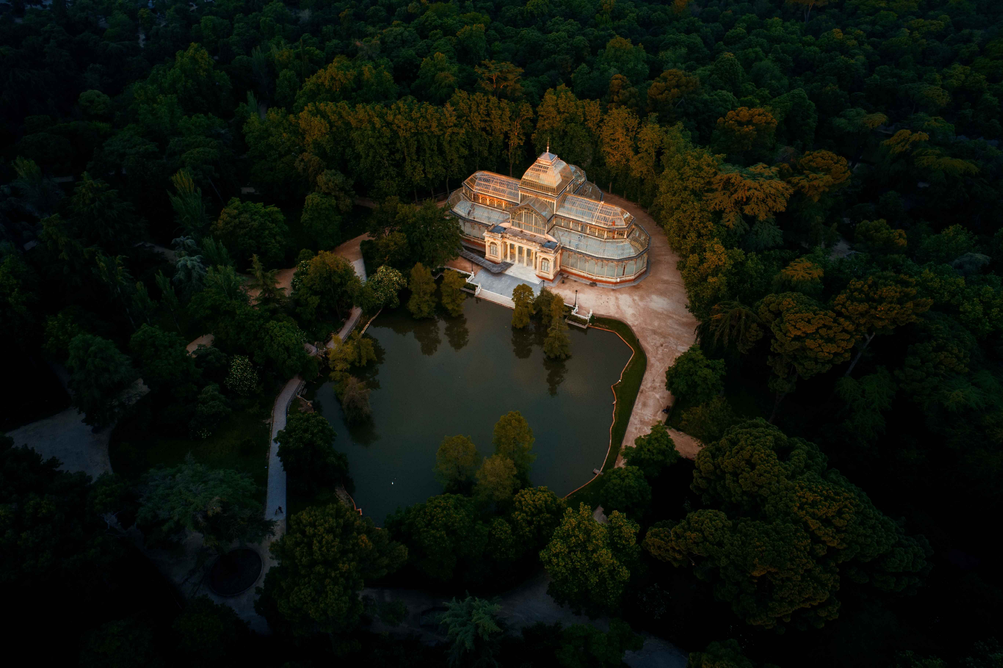 Sehenswürdigkeiten in Madrid: der Kristallpalast im Retiro-Park.