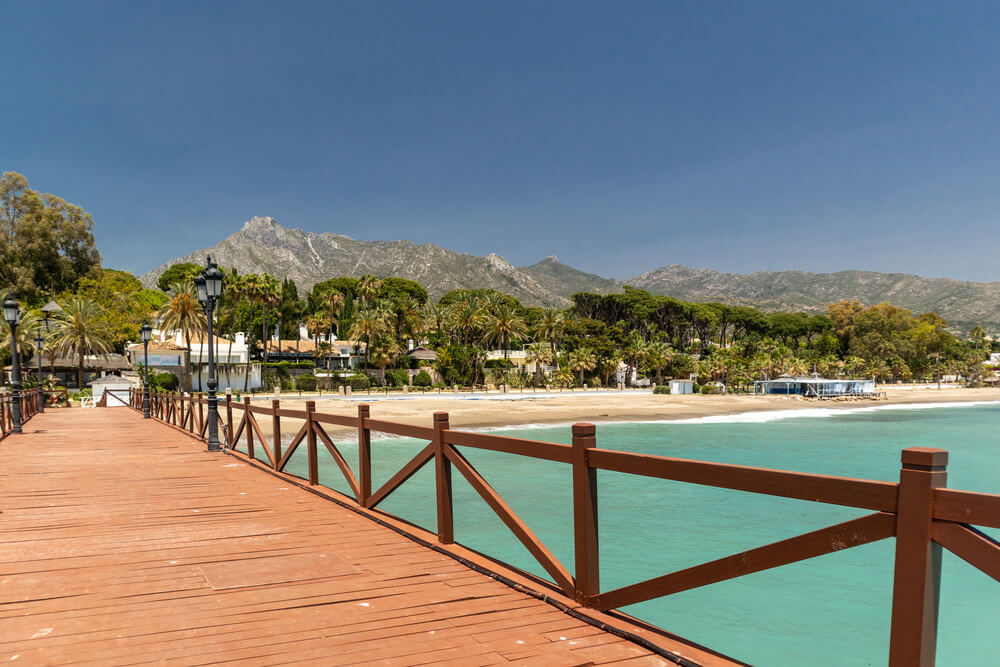 Strand an der Goldenen Meile von Marbella.