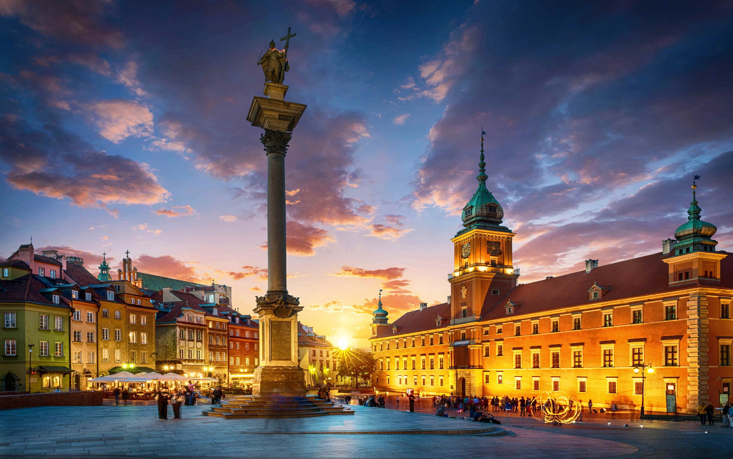 Sehenswürdigkeiten in Warschau: Schlossplatz mit Warschauer Königsschloss.