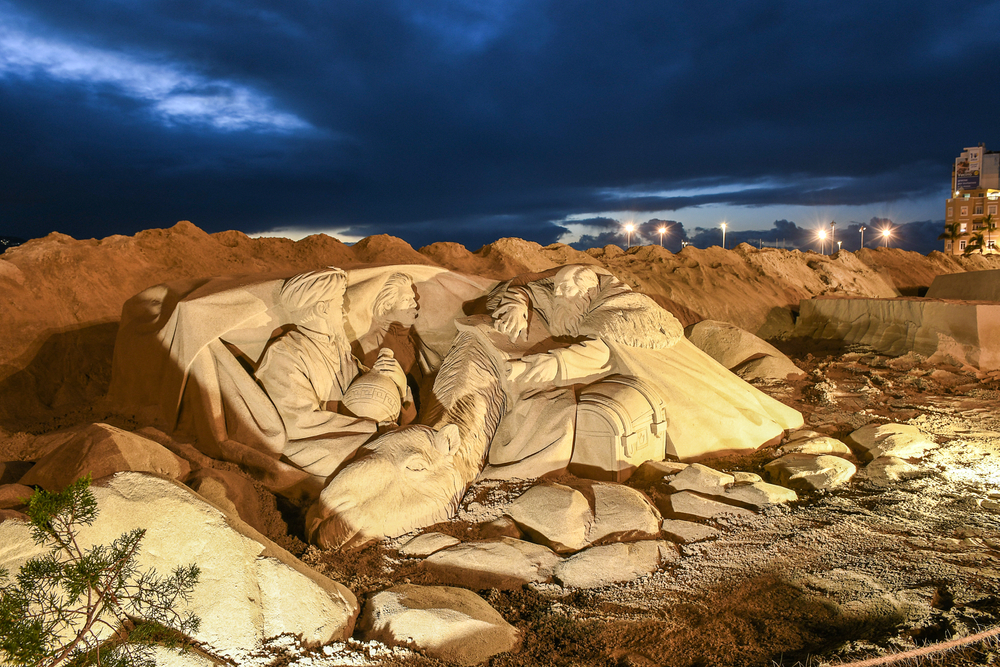 The King’s Day: Sand sculpture nativity scene on Las Canteras Beach, Gran Canaria