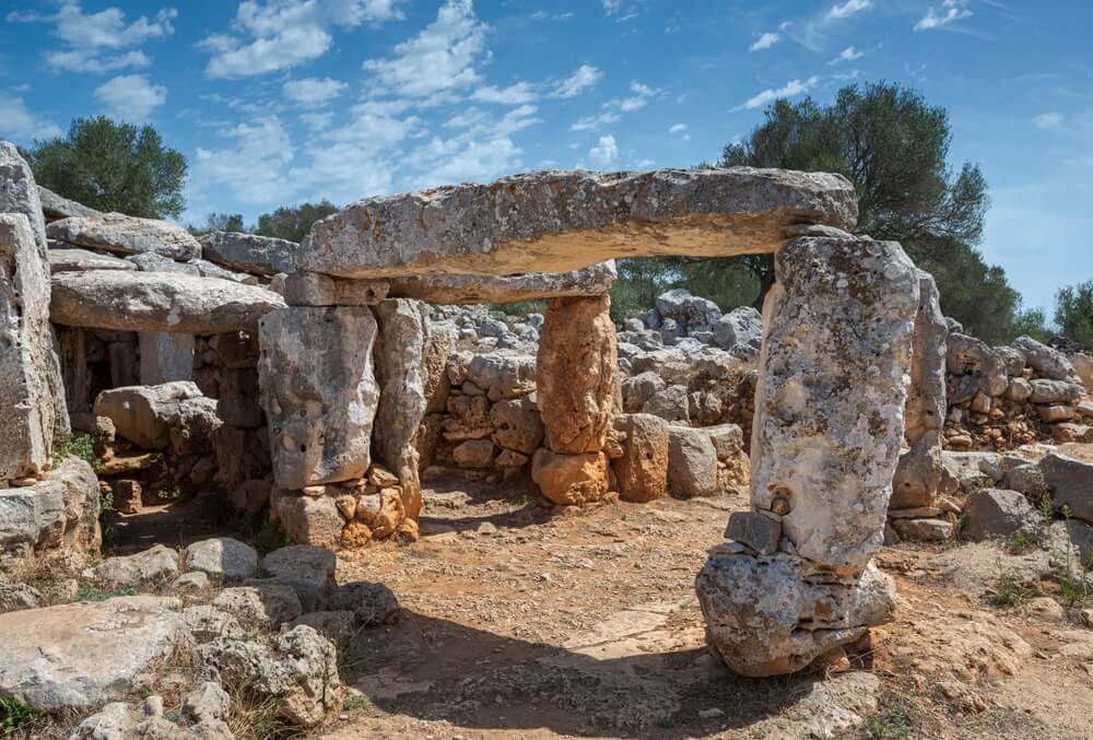 Talaiots Menorca: A close-up of the taula at Torre d’en Galmés