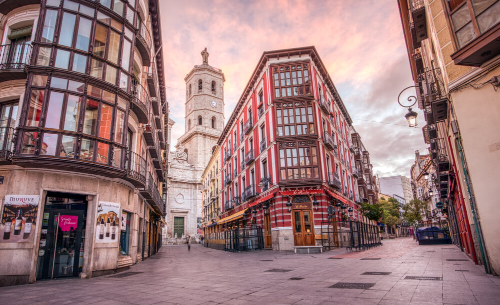 Things to do in Valladolid: A street view of a traditional street in Valladolid