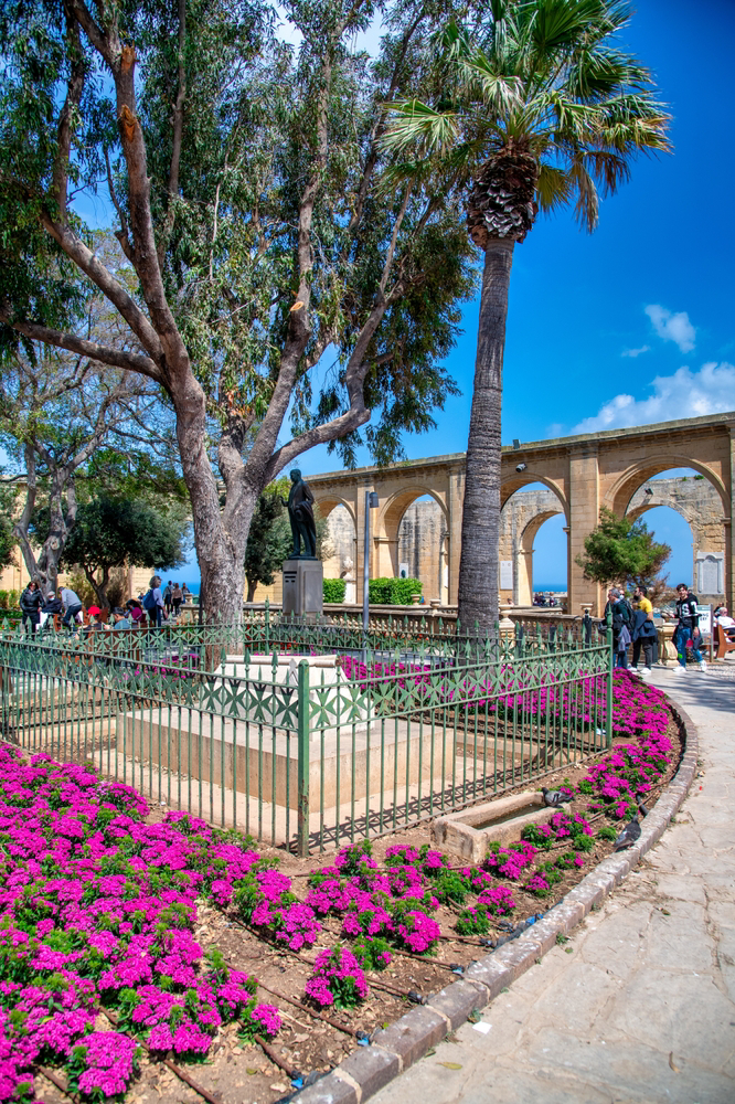 Upper Barrakka Gardens: A statue surrounded by flowers and palm trees