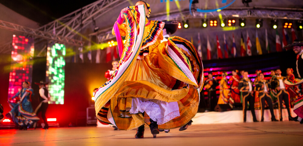 Is there anything more magical than the image of a Mexican lady swishing her skirt? 