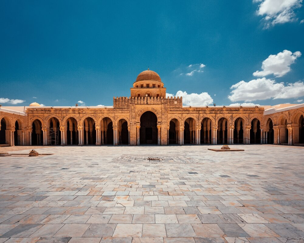 Tunesien Sehenswürdigkeiten: die Große Moschee von Kairouan.