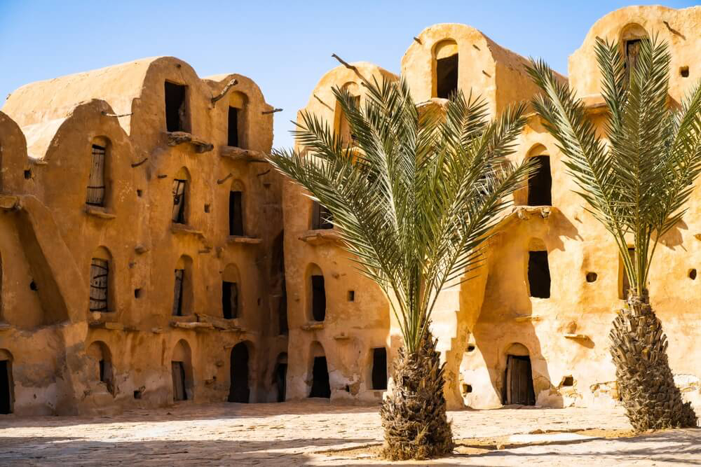 Traditionelle Berber-Architektur in Tunesien: das Ksar Ouled Soltane.