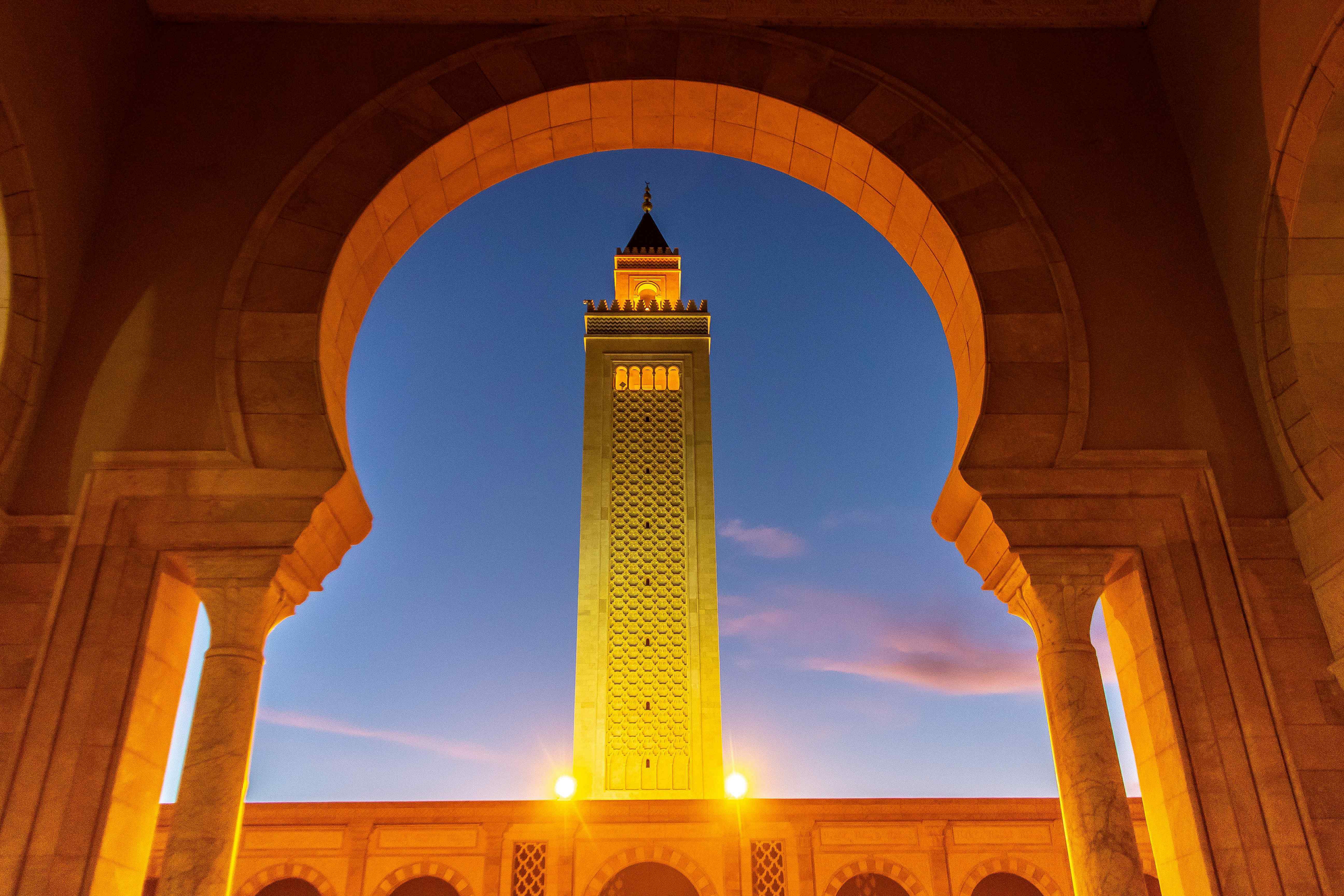 Tunesien Sehenswürdigkeiten: Minarett der Ez-Zitouna-Moschee in Tunis.