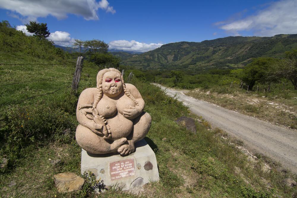 Nicaragua Sehenswürdigkeiten: Fruchtbarkeitsstatue an der Kaffee-Route.