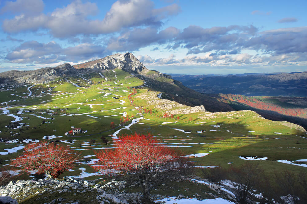 vacaciones de montaña en españa gorbea