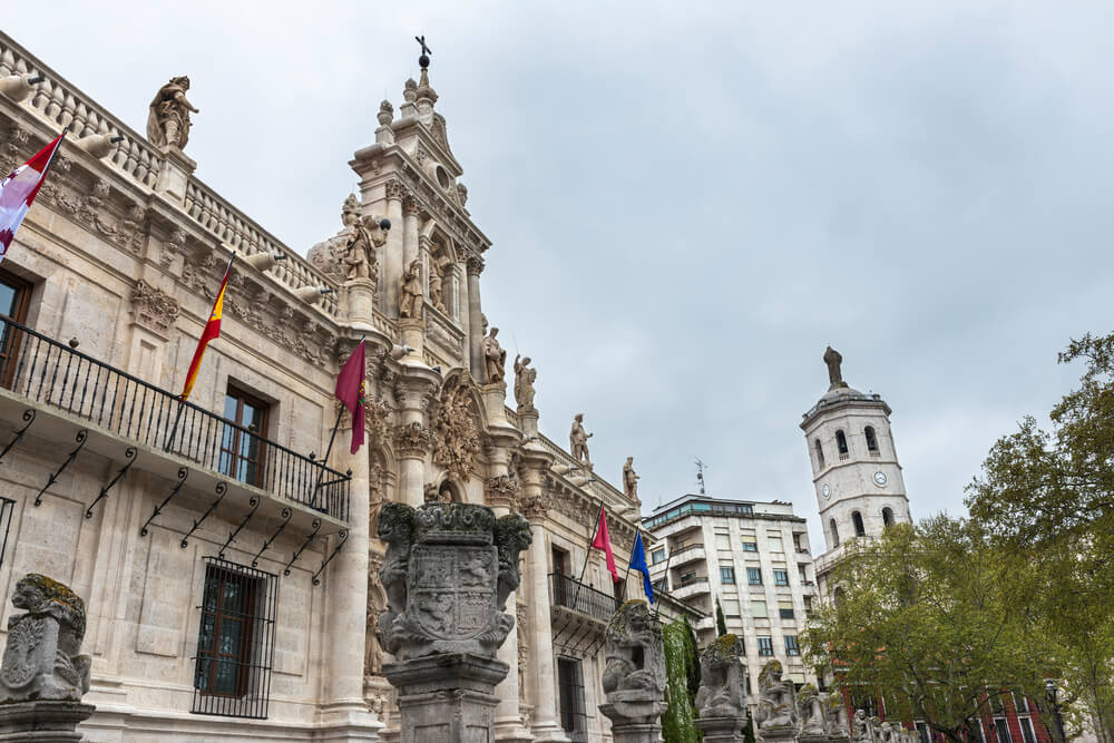 Fassade der Juristischen Fakultät von Valladolid.