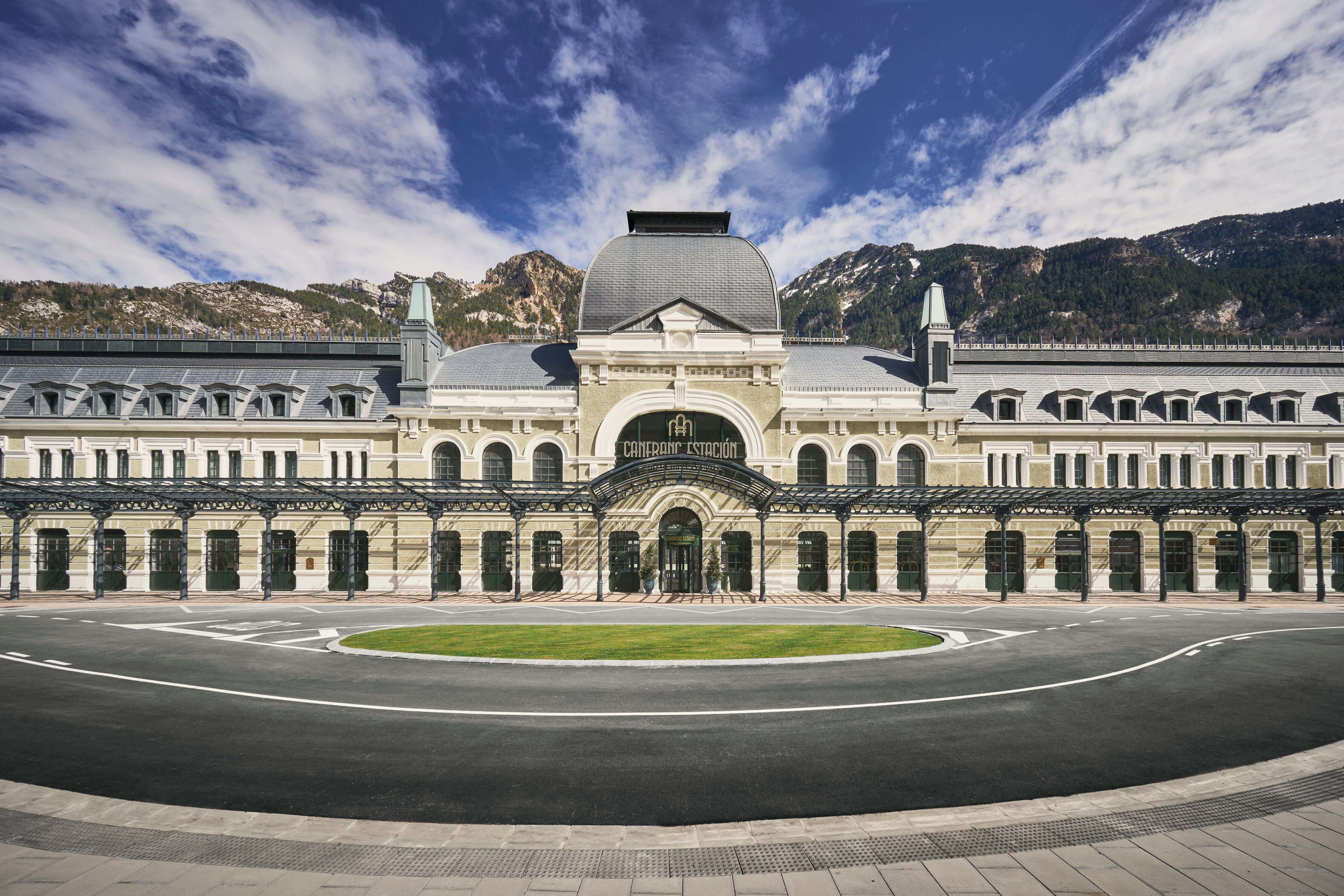 hotel canfranc