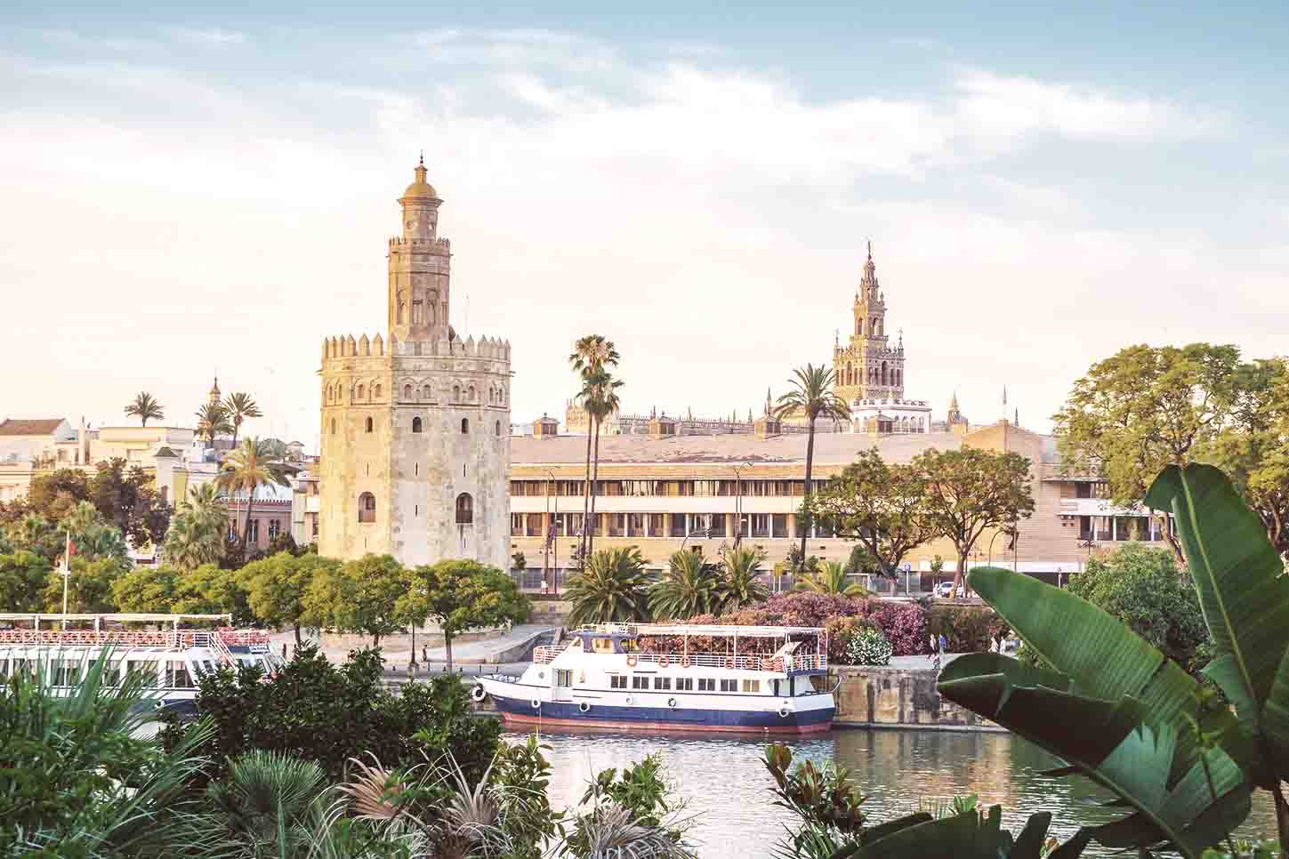 Entlang des Guadalquivir findet man viel Sehenswertes in Sevilla