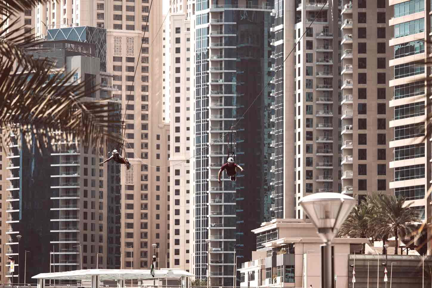 Seilrutschen eignen sich hervorragend für einen Abenteuerurlaub.