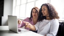 A Mother And Teenage Daughter Looking At Laptop Together; Shutterstock ID 620083070; Purchase Order: Nachlizenzierung ; Job: Karriereseiten; Client/Licensee: BASF Coatings GmbH; Other: Autorisiert: Frau Christine Waga 