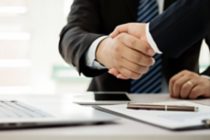 Business people shaking hands; Shutterstock ID 1369426835; Jobnummer: 20746804; Projekt: PrÃ¤sentation; Endkunde: BASF SE, ESI/K Frau Schuh; Sonstiges: BASF SE, ESI/K Herr GÃ¶tzger