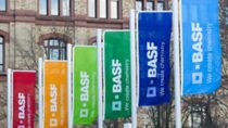 BASF steht für Chemie, die verbindet – für eine nachhaltige Zukunft. Wir verbinden wirtschaftlichen Erfolg mit dem Schutz der Umwelt und gesellschaftlicher Verantwortung. Mehr als 115.000 Mitarbeiter arbeiten in der BASF-Gruppe daran, zum Erfolg unserer Kunden aus nahezu allen Branchen und in fast allen Ländern der Welt beizutragen. 