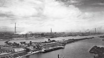 Rhine front of the southern plant section of the Ludwigshafen site, around 1955