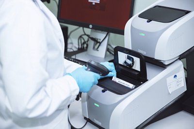 BIOFIRE Mycoplasma in a lab
with computer 