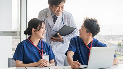  Antimicrobial Resistance & Stewardship A doctor talking to interns working in a hospital