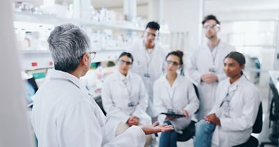 formation dans un laboratoire 