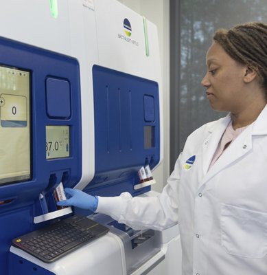 lab-tech-BACT/ALERT® Culture bottle