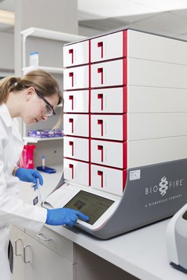 Woman working in lab uses BIOFIRE
