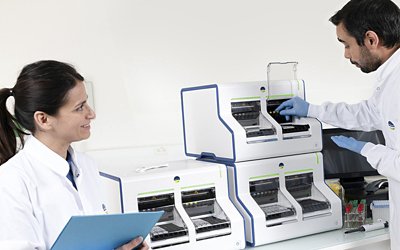 Stackable VIDAS KUBE automated food pathogens detection systems