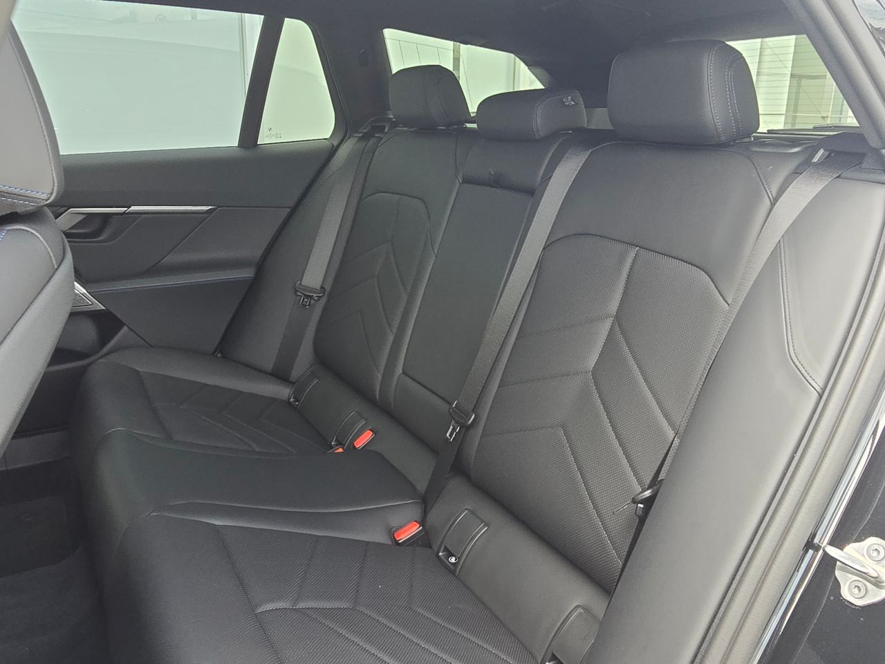 BMW i5 eDrive40 M Sport RHD