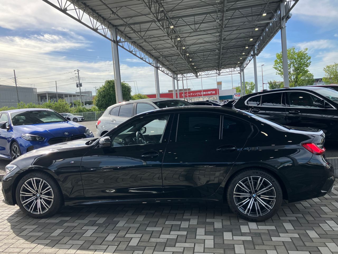 320i Sedan RHD