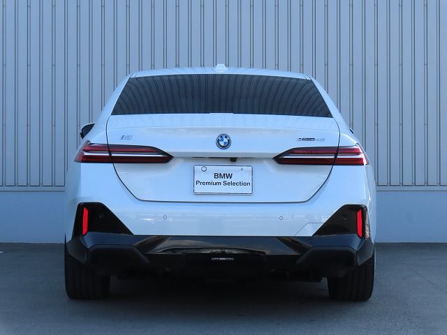 BMW i5 eDrive40 Sedan RHD