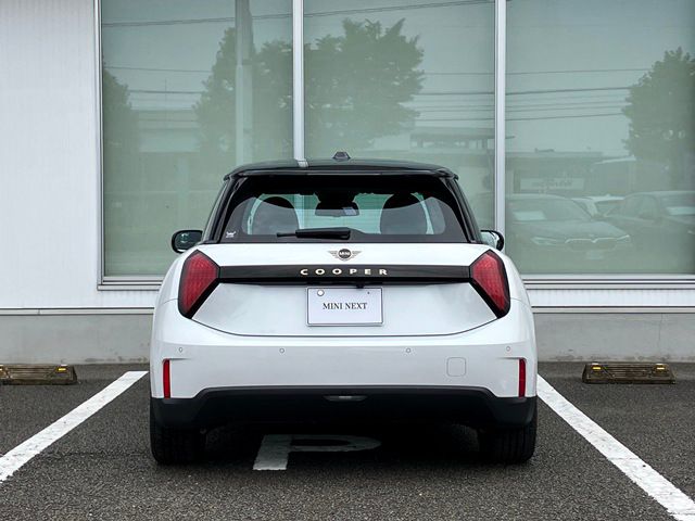 J01 MINI Cooper E