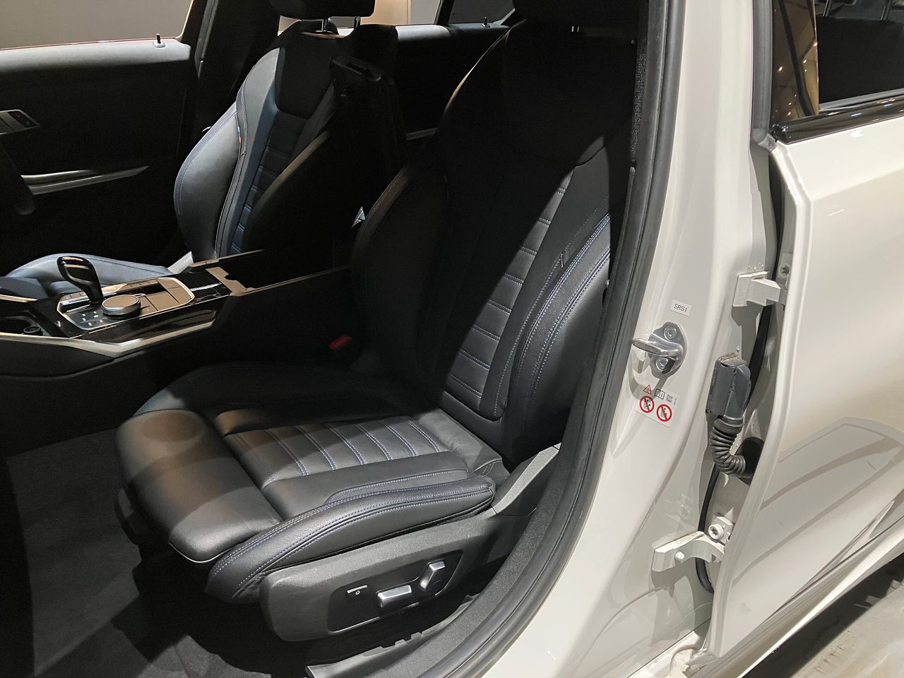 G20 320d xDrive RHD Saloon