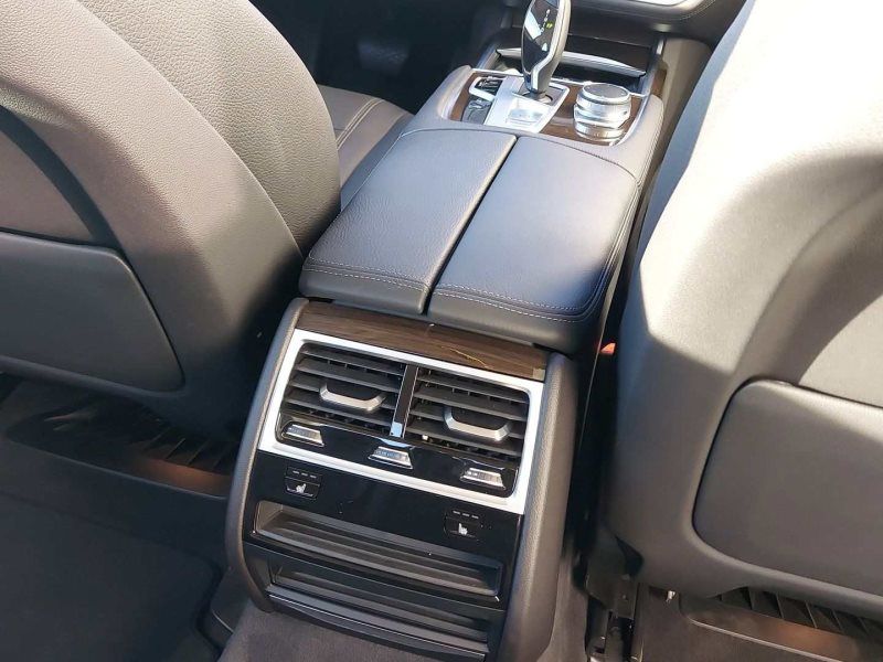740d xDrive Limousine