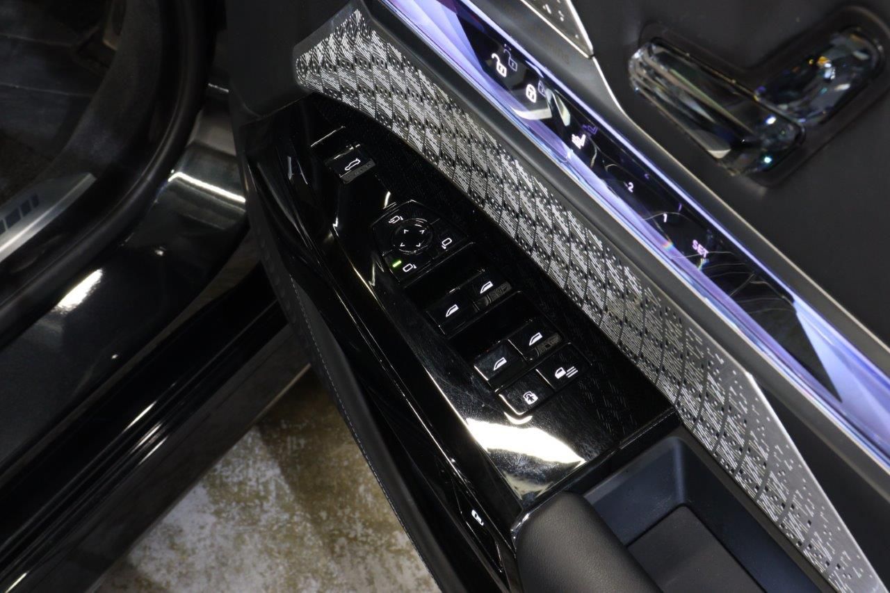 BMW i7 M70 xDrive Sedan RHD
