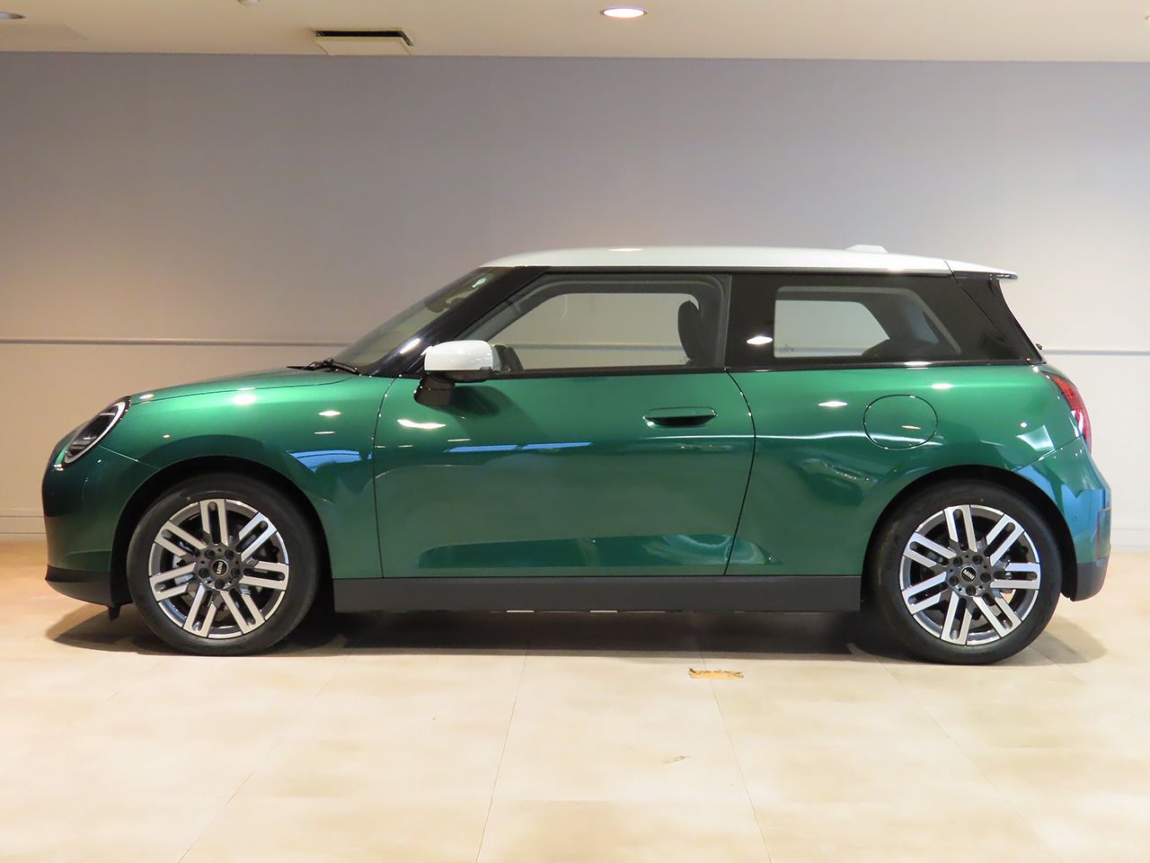 J01 MINI Cooper SE