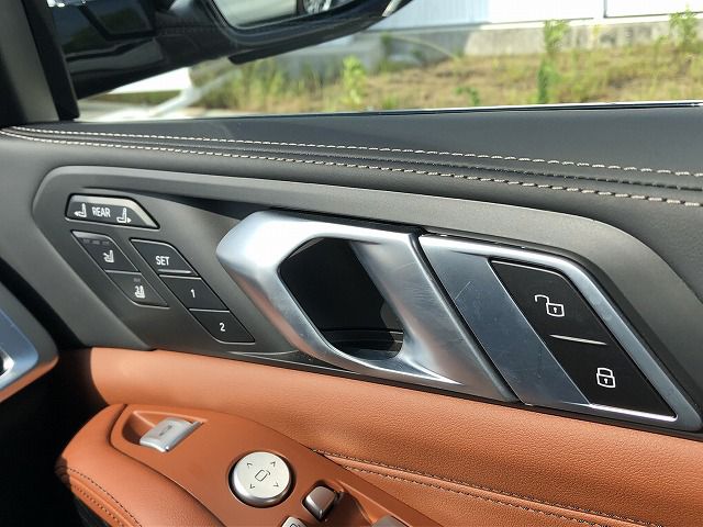 X7 xDrive40d RHD US