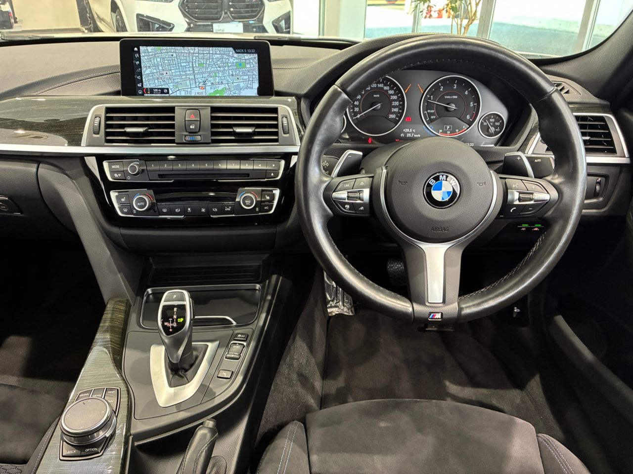 320D SEDAN RHD