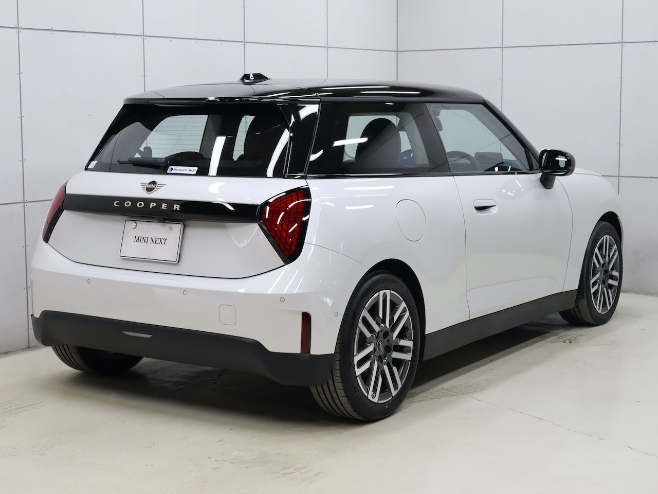 J01 MINI Cooper E