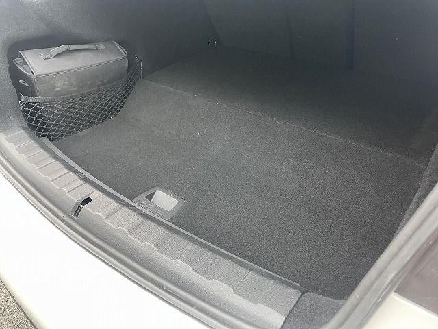 G20 330e Saloon RHD