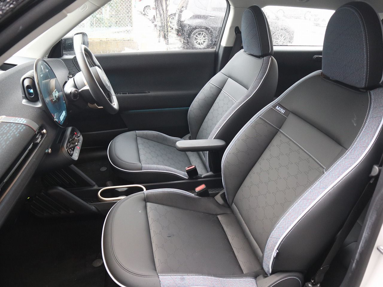 J01 MINI Cooper E
