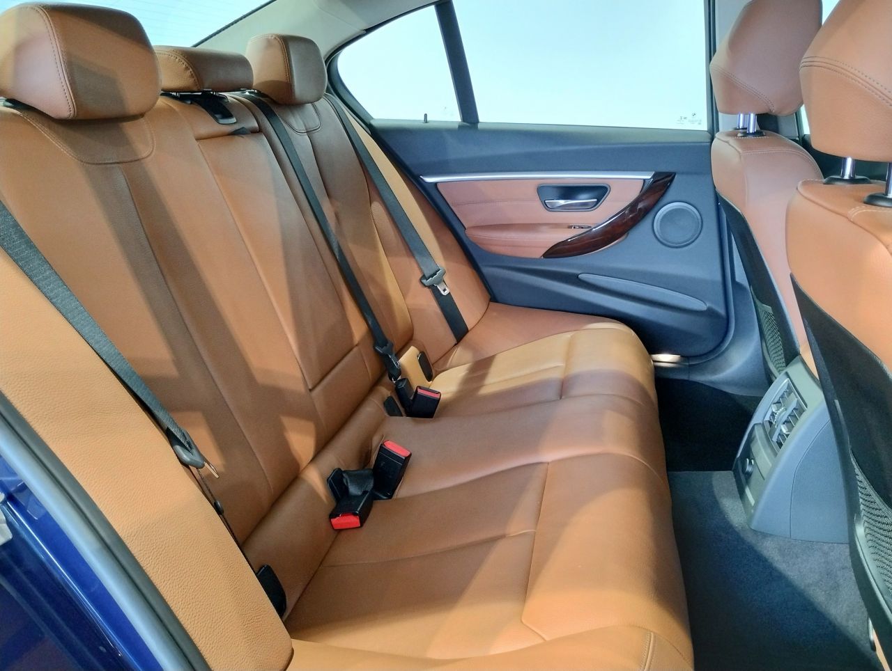 320D SEDAN RHD