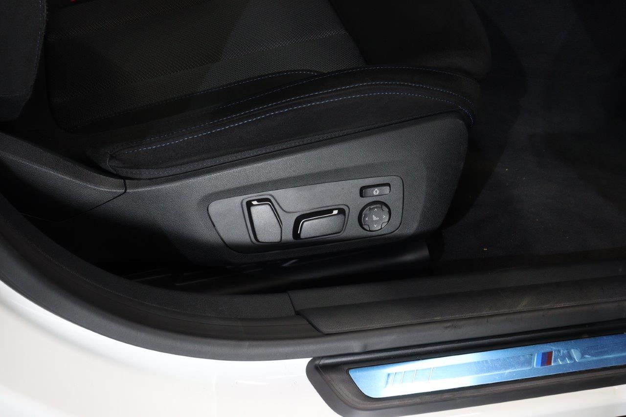 G** ***i G*** C**** ***