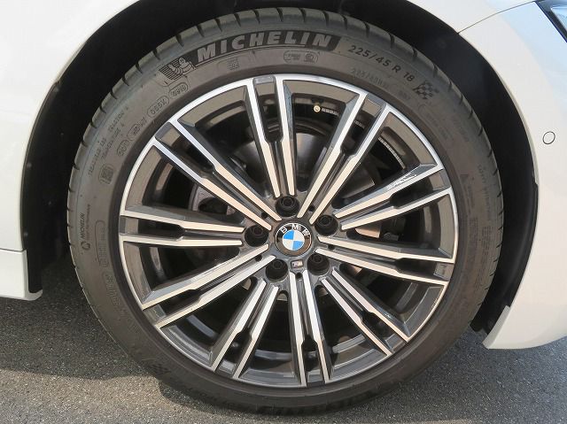 G20 320d xDrive RHD Saloon